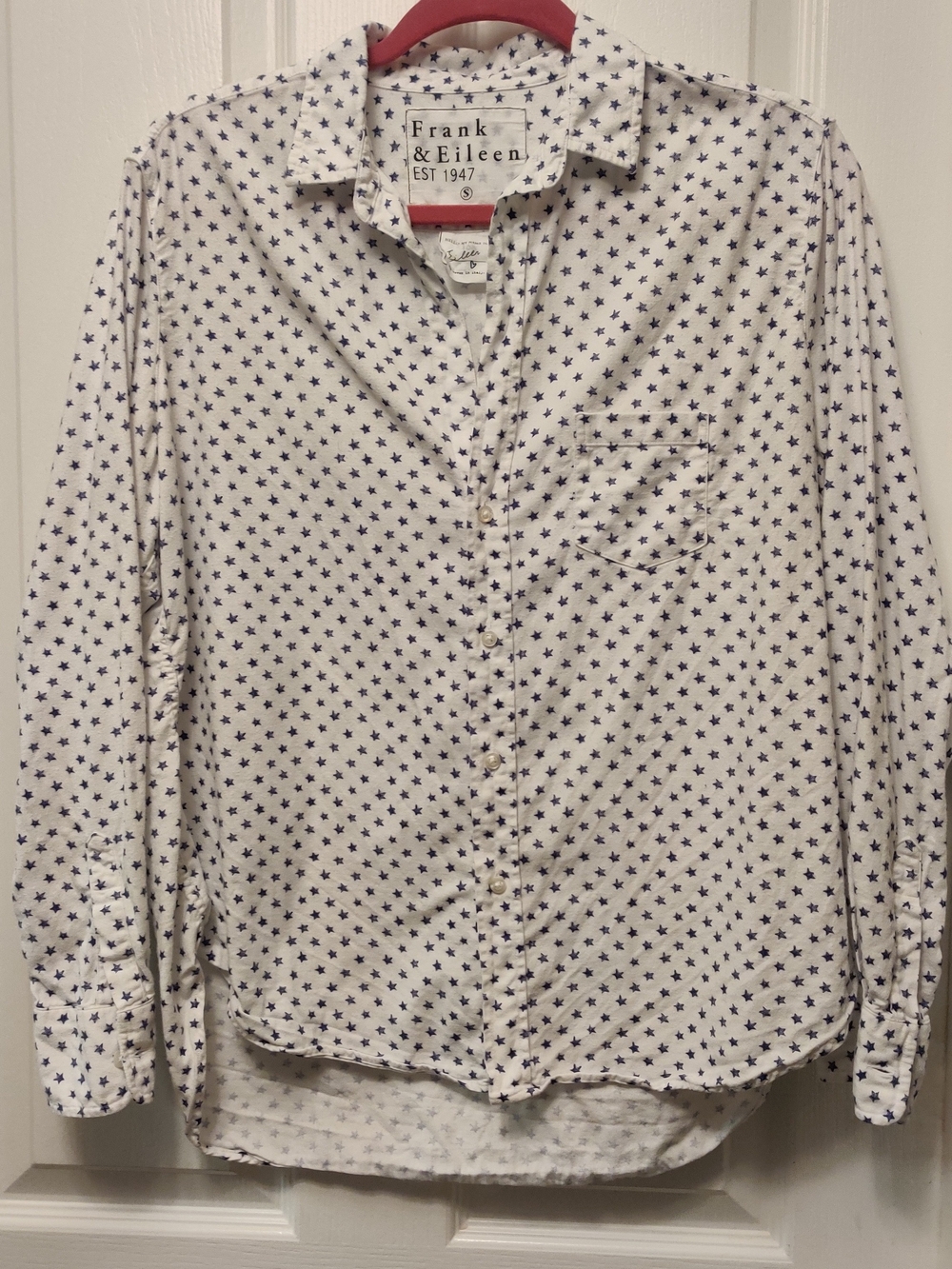 Frank & Eileen, EileenWhite Button-Down Shirt with Navy Star Print, Small